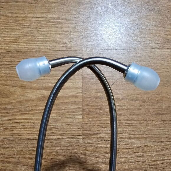 MDF Stethoscope Black Silver Translucent Rotational Diaphragm Excellent Conditio - Picture 7 of 7